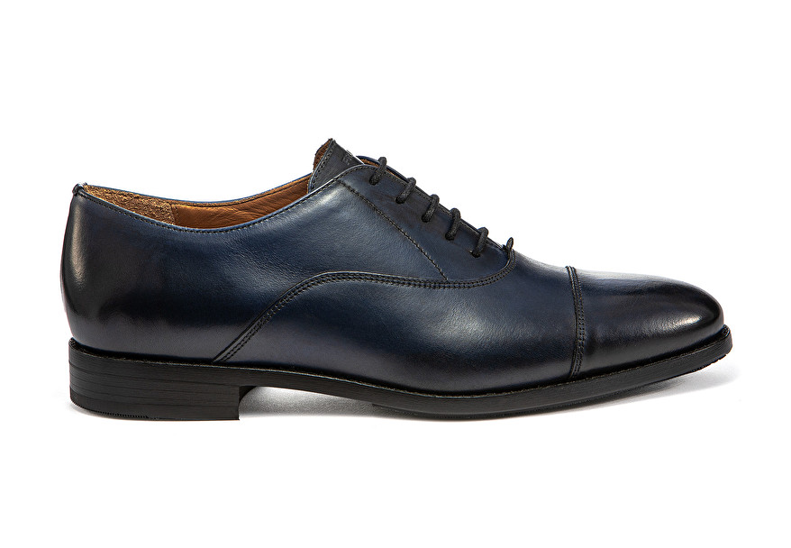 Pointed-toe leather Oxfords, colour 