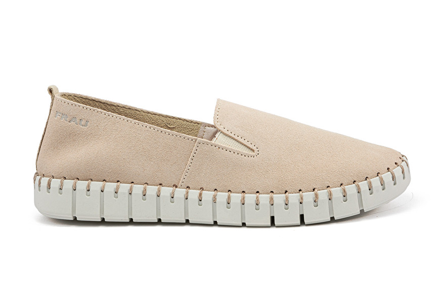 Summery suede slip ons, color Sand | Frau Material: Suede Lining Material: in 2020 | Faux suede heels