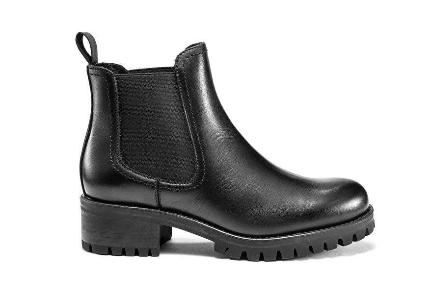Leather Chelsea boots with a grip-fast sole